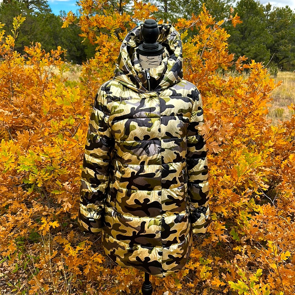 Brand new chic Betsey Johnson puffer jacket!